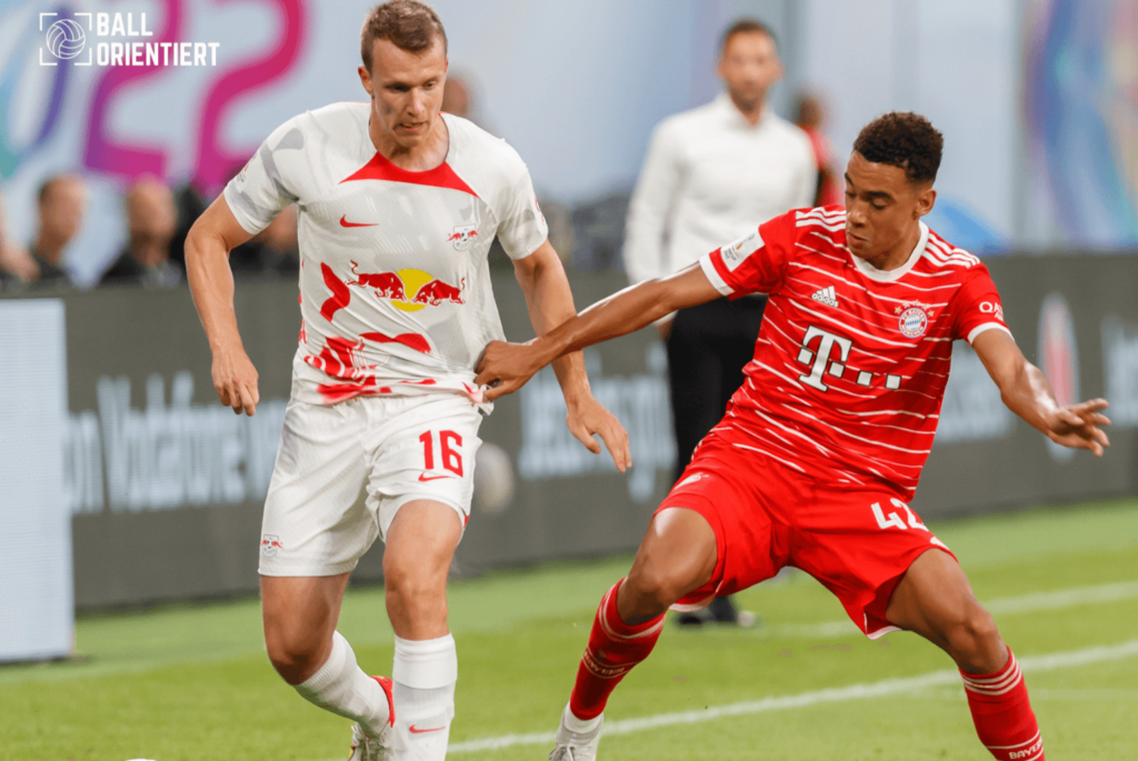 Jamal Musiala Analyse Spieleranalyse Profil Spielerprofil Stärken Spielweise Taktik FC Bayern Dribbling Signature Move Aufdrehen zwischen den Linien Datenanalyse